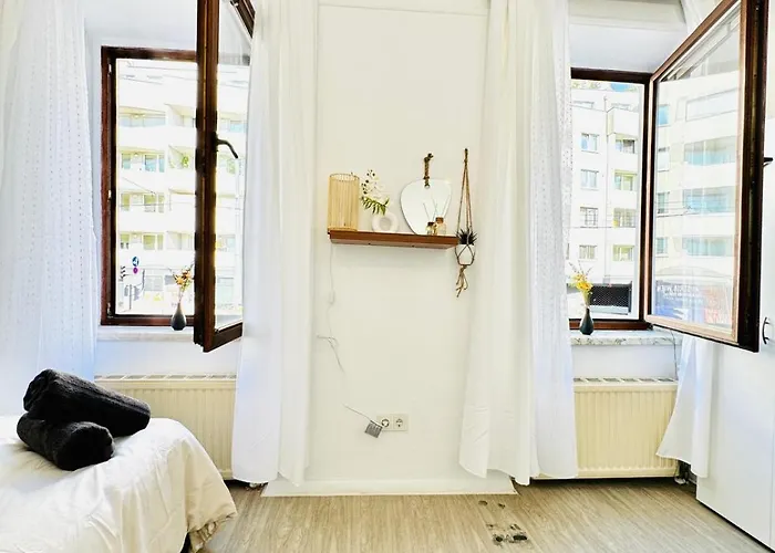 Affordable 4br Shared Apartment, 10 Min To Fac Platz Apartment *