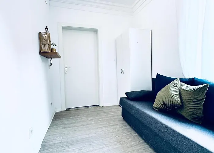 Affordable 4br Shared Apartment, 10 Min To Fac Platz Apartment